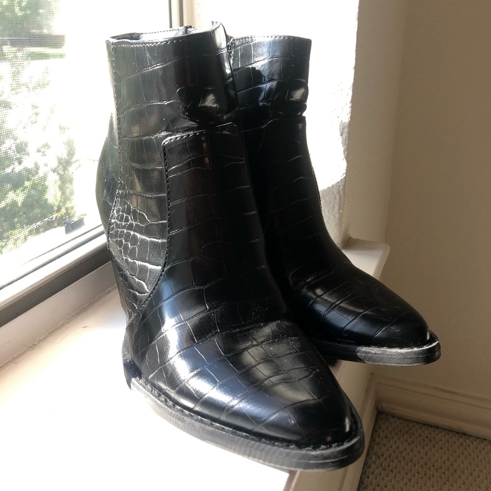 Fo leather booties